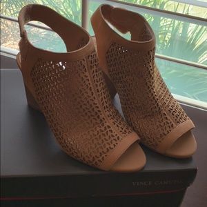 Vince Camuto wedge shoes 7.5 wide color sand